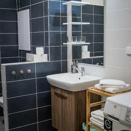 Laura, Appartement Frymburk